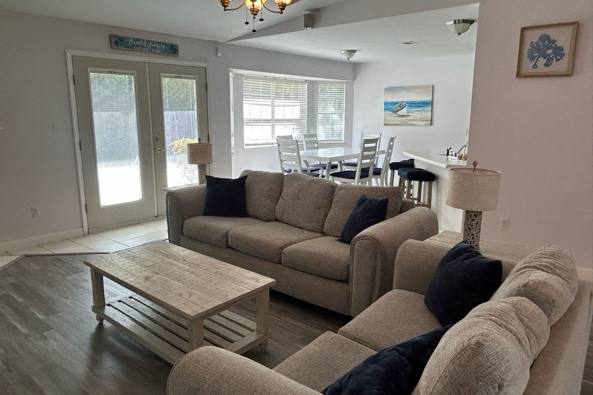 Signature House, 3 Bedrooms, Non Smoking, Patio | Living room | 55-inch Smart TV with digital channels