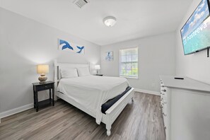 Signature House, 3 Bedrooms, Non Smoking, Patio | Individually decorated, individually furnished, desk, laptop workspace