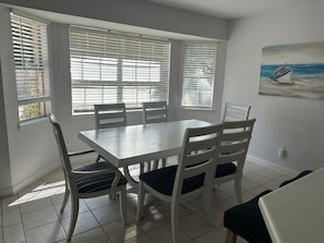 Maison Signature, 3 chambres, non-fumeur, patio | Repas dans la chambre