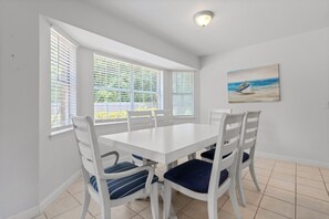 Signature House, 3 Bedrooms, Non Smoking, Patio | In-room dining