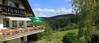 Chambre n°2 avec balcon privé, jardin commun et Wi-Fi
