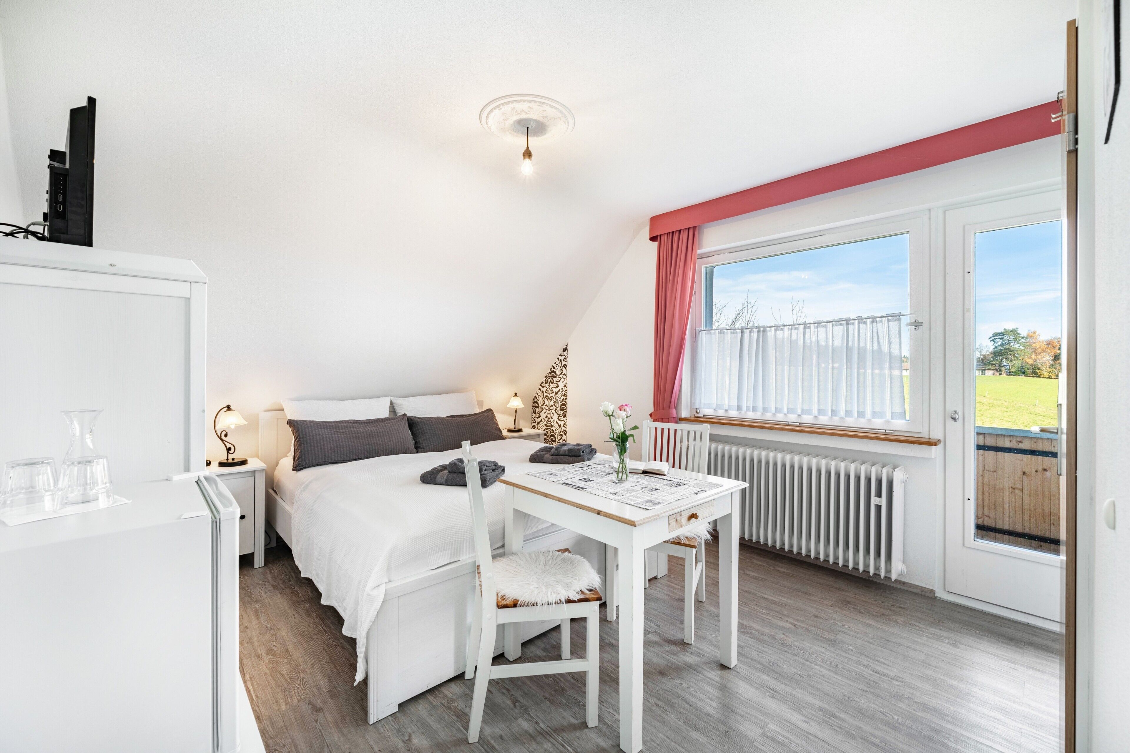 1 habitación, tabla de planchar con plancha, wifi y ropa de cama 