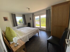 1 bedroom, iron/ironing board, WiFi, bed sheets - Room 'No. 1' with Private Balcony, Shared Garden and Wi-Fi (Mühlenbach)