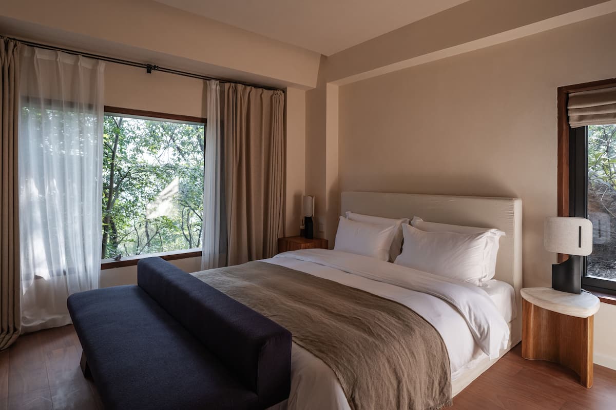 Panoramic Suite, Hill View