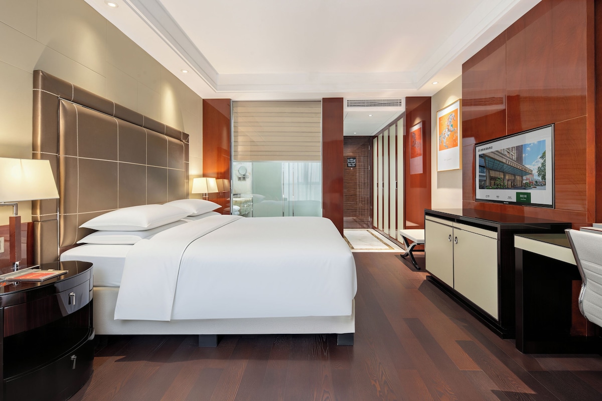 Superior Single Room, City View | WiFi (free)