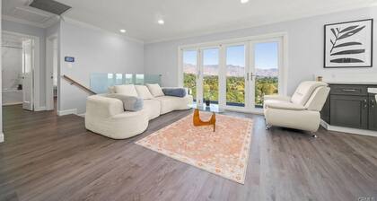 Enchanting 4-bedroom house with panoramic view in Pasadena.