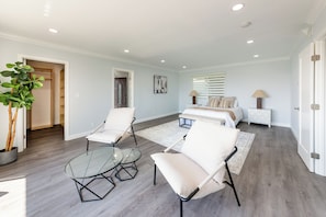 4 bedrooms, iron/ironing board, free WiFi, wheelchair access
