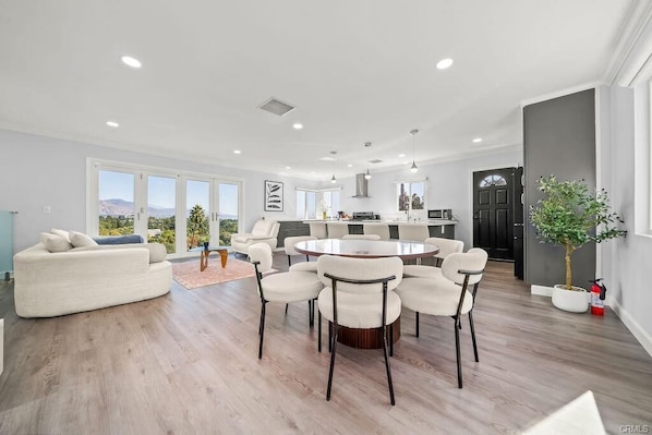 Interior - Enchanting 4-bedroom house with panoramic view in Pasadena. (Pasadena)