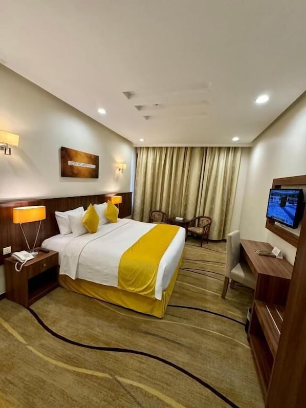 Phòng đôi hoặc 2 giường đơn cơ bản, quang cảnh thành phố | Két bảo mật tại phòng, bàn, bàn ủi/dụng cụ ủi quần áo