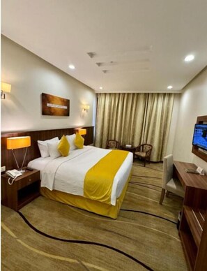 Basic Double or Twin Room, City View | In-room safe, desk, iron/ironing board, free WiFi
