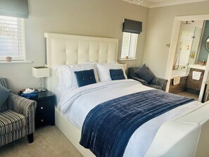 Dobbeltrom – standard | Skrivebord, skrivebord for bærbar PC og strykejern/-brett