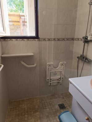 Shower, hair dryer, towels, toilet paper