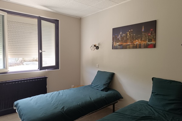 3 chambres, fer et planche à repasser, Wi-Fi, draps fournis