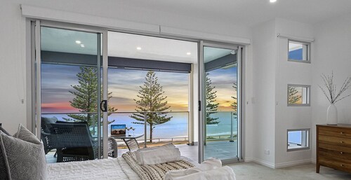 Splendour by the Sea by Wine Coast Holidays