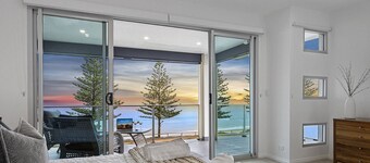Splendour by the Sea by Wine Coast Holidays