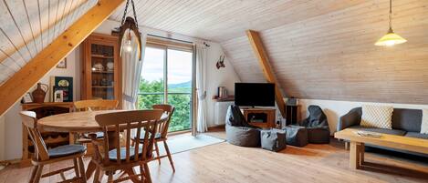 TV, fireplace, DVD player, table tennis