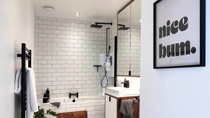 Unclassified image, 4 of 23, button - Peaceful Oasis in London. Luxury Apartment with Outdoor Dining, Close to station (London)