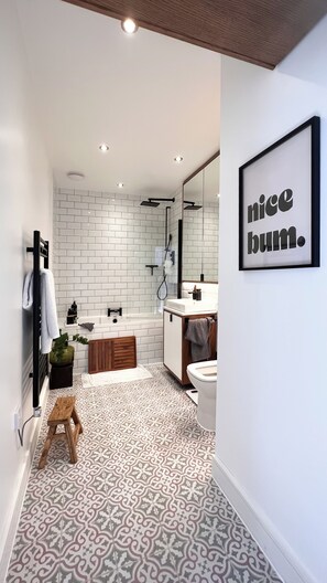 Spa - Peaceful Oasis in London. Luxury Apartment with Outdoor Dining, Close to station (London)