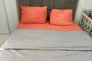 2 bedrooms, WiFi, bed sheets