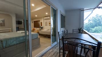The Seathru Family Room | Terrace/patio