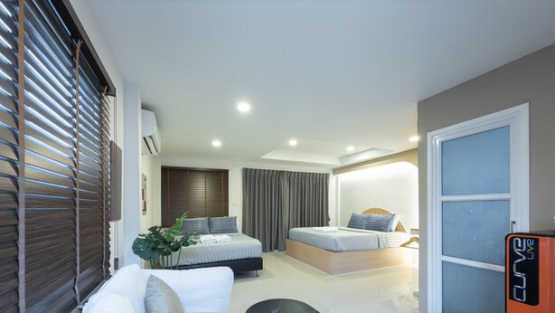 The Seathru Family Room