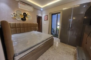 3 bedrooms, bed sheets