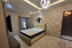 3 bedrooms, bed sheets