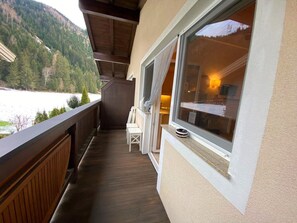 Balcony - Pretty Apartment in Hollersbach Near Forest (Hollersbach im Pinzgau)