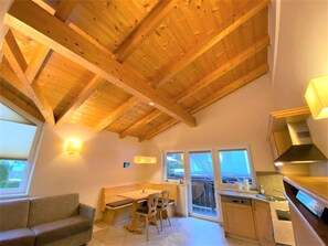 Classic House, 2 Bedrooms | Living room