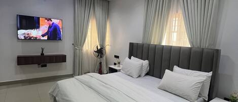 Iron/ironing board, WiFi, bed sheets