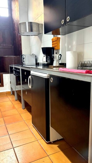 Microwave, coffee/tea maker