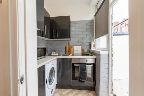 Luxury 1-Bed Near MCR Hospital