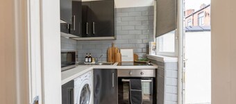 Luxury 1-Bed Near MCR Hospital