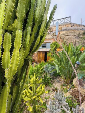 تفاصيل الفندق من الخارج