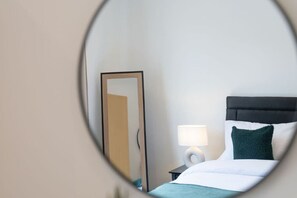 1 habitación, tabla de planchar con plancha, wifi y ropa de cama 