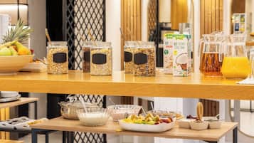 Daily cooked-to-order breakfast (BGN 15 per person)