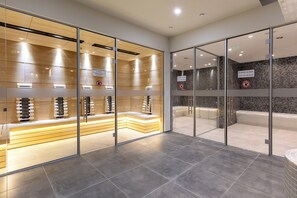 Sauna seca, sauna a vapor