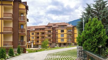 Vista frontal de la propiedad