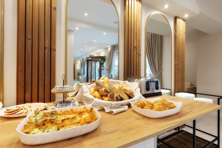 Desayuno a la carta diario (BGN 15 por persona)