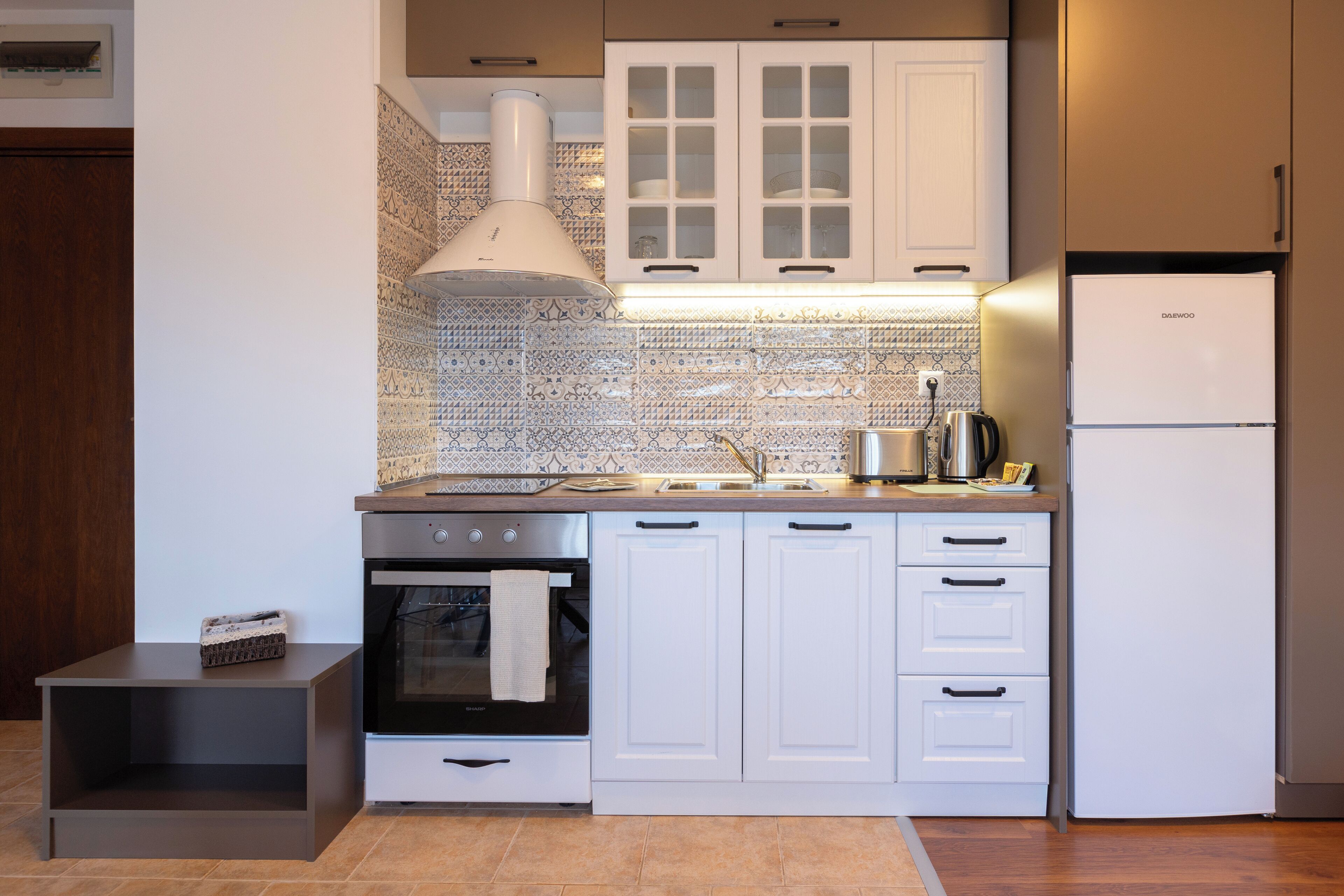 Deluxe Suite, Kitchen, Mountain View | Iron/ironing board, free cots/infant beds, free WiFi, bed sheets