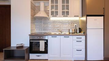 Deluxe-suite - køkken - bjergudsigt | Strygejern/strygebræt, gratis baby-/barnesenge, gratis Wi-Fi, sengetøj