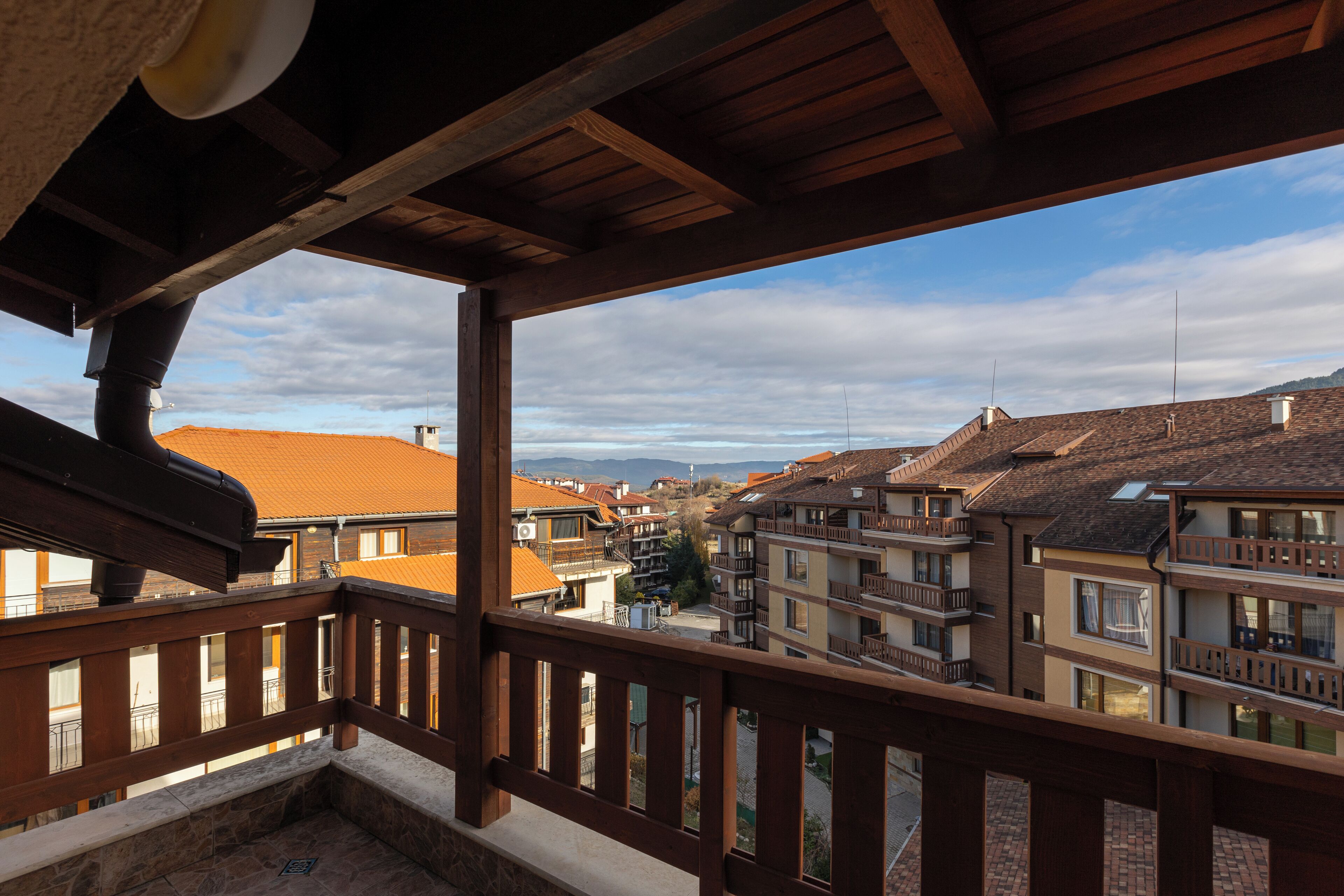 Deluxe Suite, Kitchen, Mountain View | Iron/ironing board, free cots/infant beds, free WiFi, bed sheets