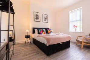 3 Schlafzimmer, Schreibtisch, Bügeleisen/Bügelbrett, kostenloses WLAN
