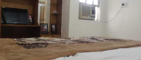 Habitación con 1 cama matrimonial o 2 individuales, vista a la ciudad | Área de sala de estar