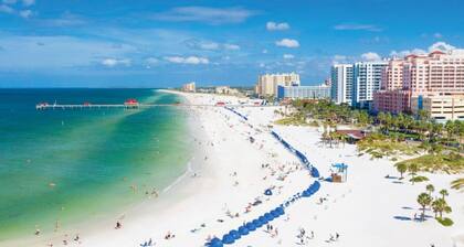 Townhome Retreat -WiFi Laundry access and AC with charming bedroom! RM ONLY