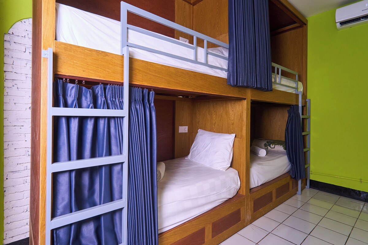 8 Beds Female Dormitory | Wifi gratis 