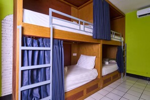 8 Beds Female Dormitory | Free WiFi