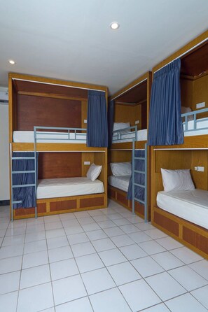 10 Beds Female Dormitory | Wifi gratis