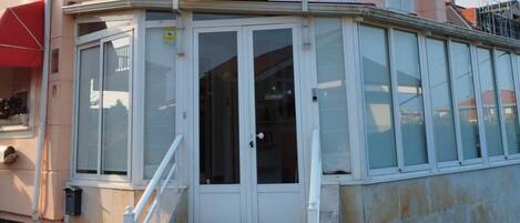 Façana frontal de l'allotjament