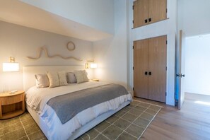 3 Schlafzimmer, Schreibtisch, Bügeleisen/Bügelbrett, WLAN